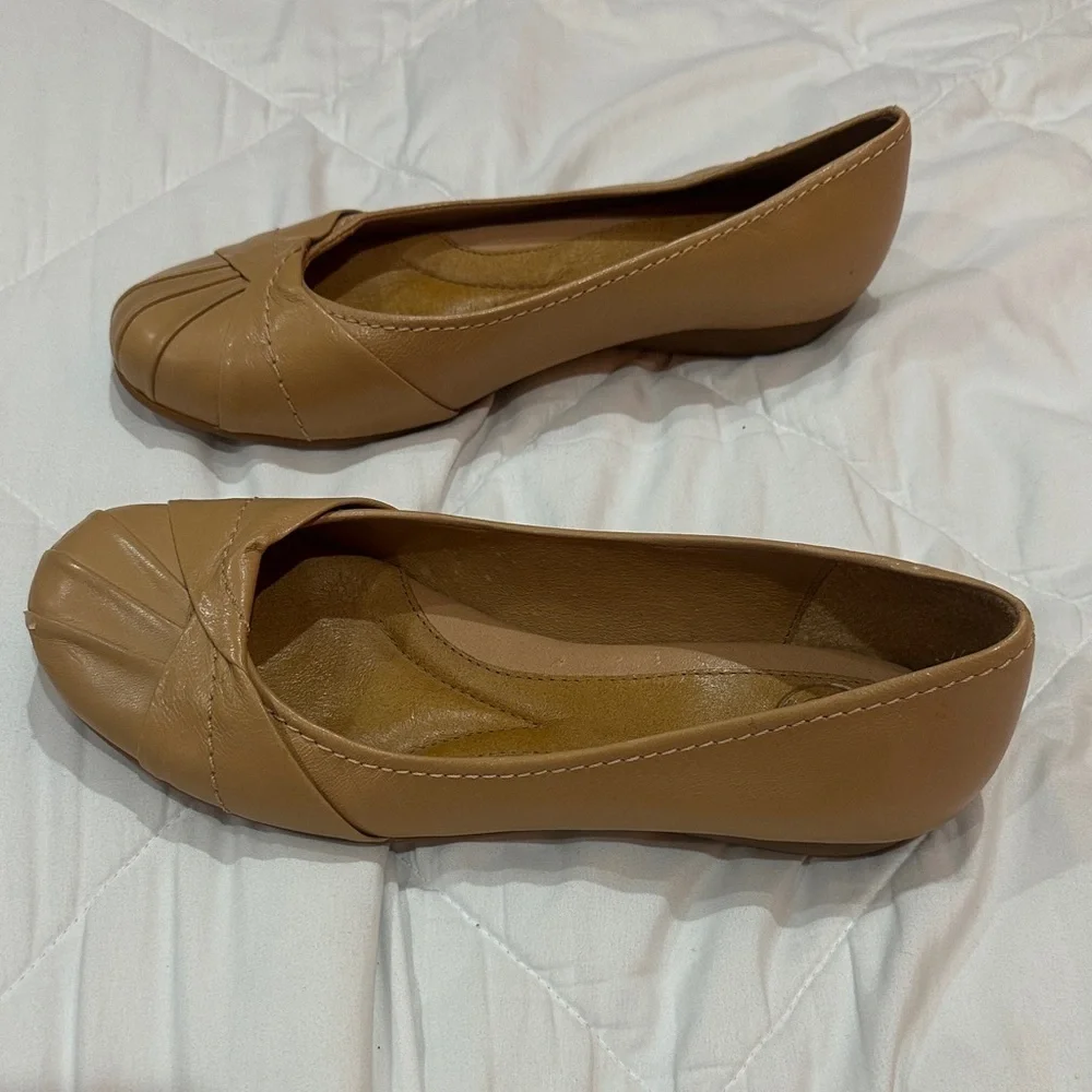 NEW Elegant Tan Women's Flats size 7M